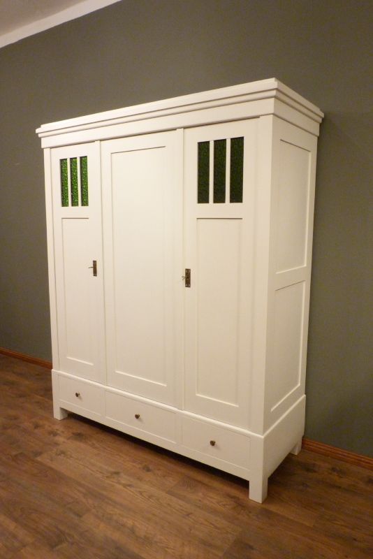 Antike Schränke, Jugendstil Kleiderschrank, Fichte weiss lasiert um 1910 Antike Schränke, Jugendstil Kleiderschrank, Fichte weiss lasiert um 1910