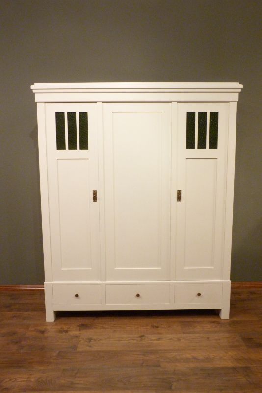 Antike Schränke, Jugendstil Kleiderschrank, Fichte weiss lasiert um 1910 Antike Schränke, Jugendstil Kleiderschrank, Fichte weiss lasiert um 1910