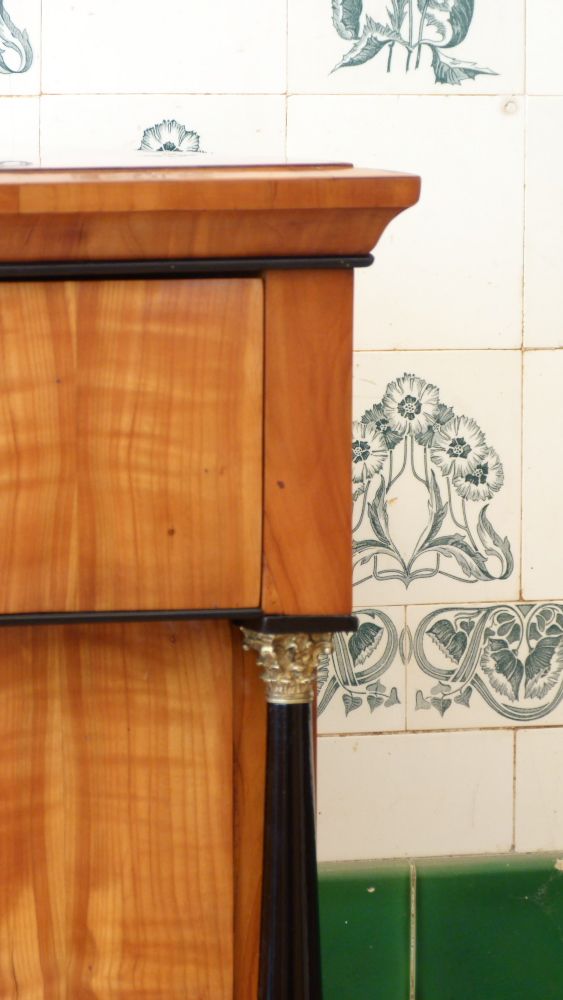 Elegante Biedermeierkommode, Kirschholz handpoliert um 1840 Elegante Biedermeierkommode, Kirschholz handpoliert um 1840