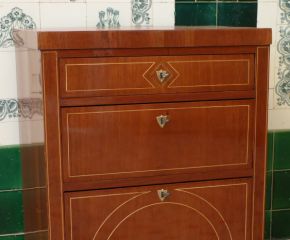 Elegante Biedermeier Kommode, Mahagoni um 1850