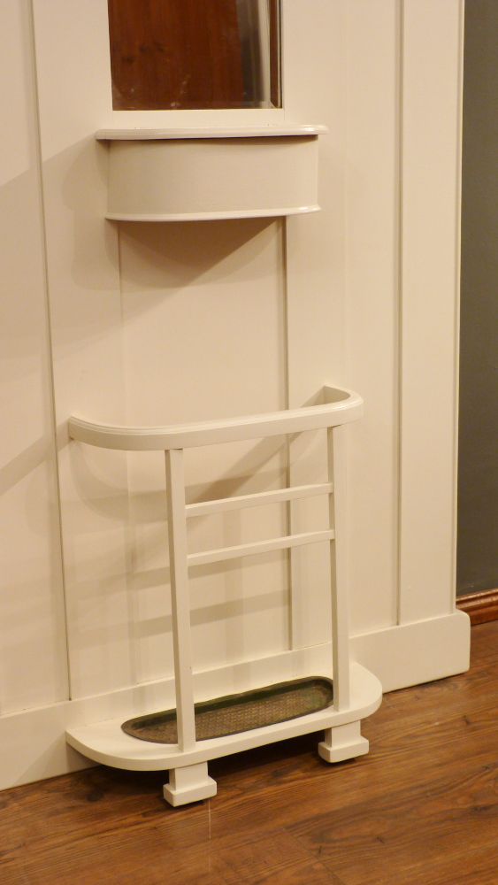 Jugendstil Garderobe mit Spiegel, Eiche weiß lasiert um 1920 Jugendstil Garderobe mit Spiegel, Eiche weiß lasiert um 1920