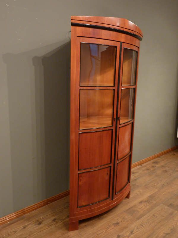 Antike Möbel, antiker Eckschrank in Biedermeierstil Antike Möbel, antiker Eckschrank in Biedermeierstil