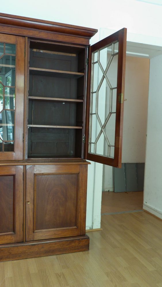 Englischer Bücherschrank, Mahagoni um 1880 Englischer Bücherschrank, Mahagoni um 1880