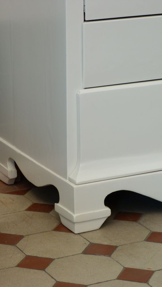 Formschöne Spätbiedermeier Kommode, Eiche weiß lasiert um 1870 Formschöne Spätbiedermeier Kommode, Eiche weiß lasiert um 1870