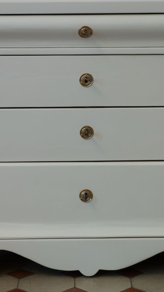 Formschöne Spätbiedermeier Kommode, Eiche weiß lasiert um 1870 Formschöne Spätbiedermeier Kommode, Eiche weiß lasiert um 1870