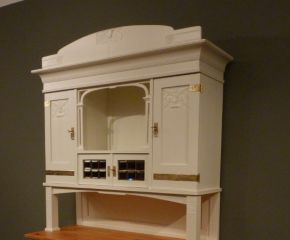 Jugendstil Aufsatzschrank, Nussbaum weiss lasiert um 1910