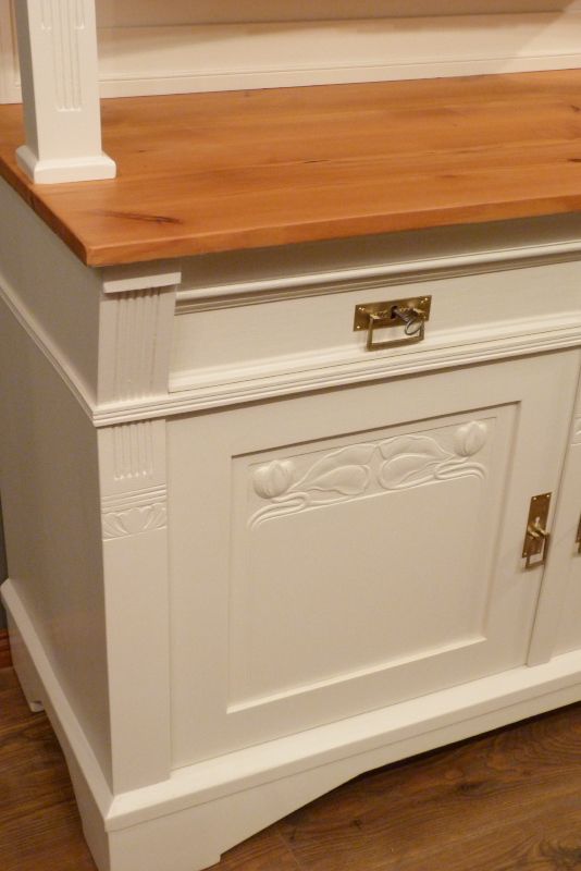 Antike Schränke, Jugendstil Büffet, Nussbaum weiß lasiert um 1910 Antike Schränke, Jugendstil Büffet, Nussbaum weiß lasiert um 1910