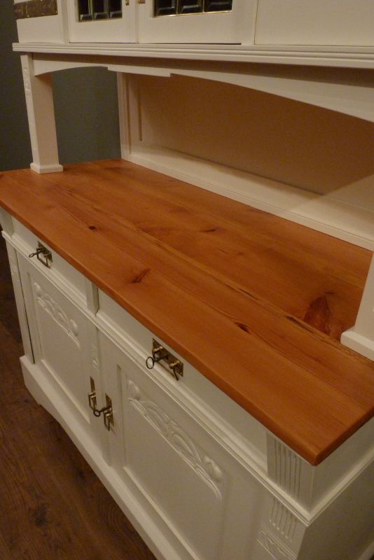 Antike Schränke, Jugendstil Büffet, Nussbaum weiß lasiert um 1910 Antike Schränke, Jugendstil Büffet, Nussbaum weiß lasiert um 1910