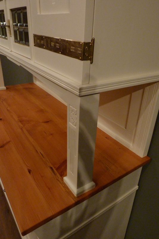 Antike Schränke, Jugendstil Büffet, Nussbaum weiß lasiert um 1910 Antike Schränke, Jugendstil Büffet, Nussbaum weiß lasiert um 1910