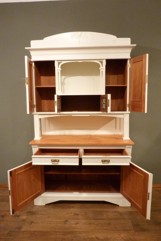 Antike Schränke, Jugendstil Büffet, Nussbaum weiß lasiert um 1910 Antike Schränke, Jugendstil Büffet, Nussbaum weiß lasiert um 1910