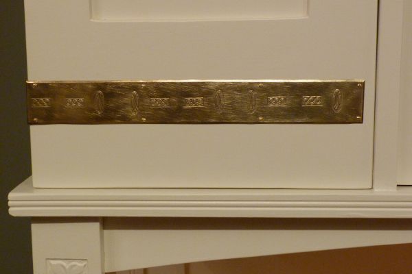 Antike Schränke, Jugendstil Büffet, Nussbaum weiß lasiert um 1910 Antike Schränke, Jugendstil Büffet, Nussbaum weiß lasiert um 1910