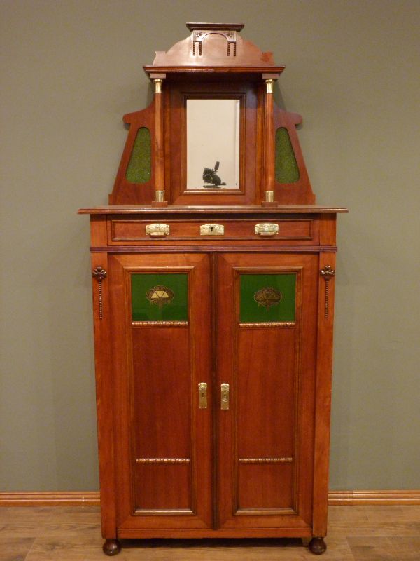 Antike Schränke, Jugendstil Vertikow, Nussbaum um 1910 Antike Schränke, Jugendstil Vertikow, Nussbaum um 1910