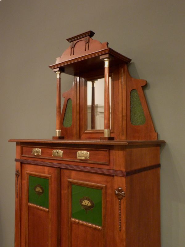 Antike Schränke, Jugendstil Vertikow, Nussbaum um 1910 Antike Schränke, Jugendstil Vertikow, Nussbaum um 1910