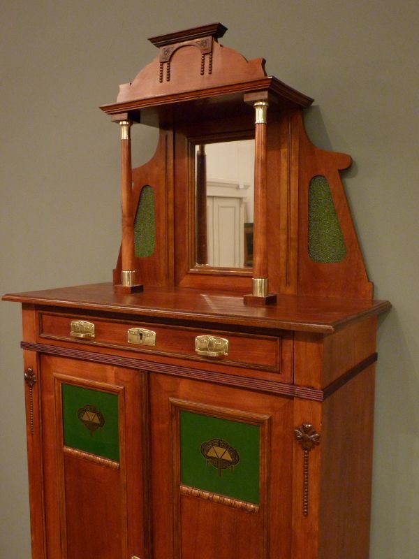 Antike Schränke, Jugendstil Vertikow, Nussbaum um 1910 Antike Schränke, Jugendstil Vertikow, Nussbaum um 1910