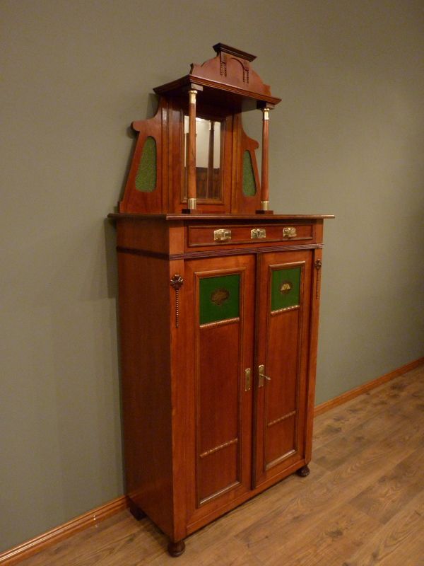 Antike Schränke, Jugendstil Vertikow, Nussbaum um 1910 Antike Schränke, Jugendstil Vertikow, Nussbaum um 1910