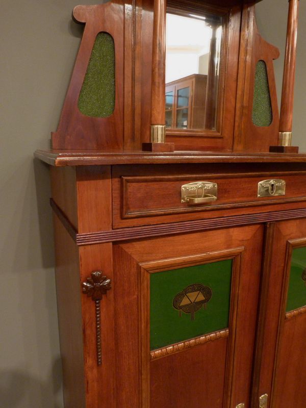 Antike Schränke, Jugendstil Vertikow, Nussbaum um 1910 Antike Schränke, Jugendstil Vertikow, Nussbaum um 1910