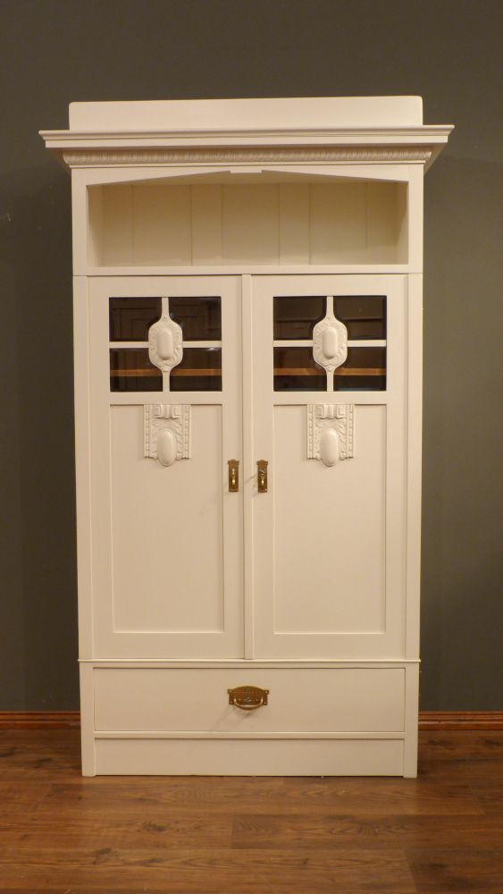 Jugendstil Bücherschrank, Eiche weiß lasiert um 1910 Jugendstil Bücherschrank, Eiche weiß lasiert um 1910