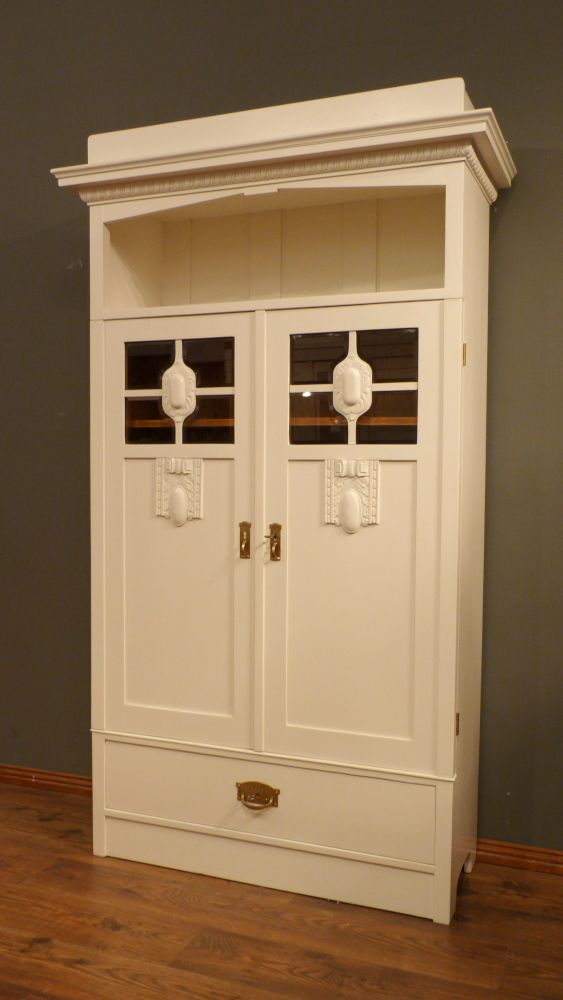 Jugendstil Bücherschrank, Eiche weiß lasiert um 1910 Jugendstil Bücherschrank, Eiche weiß lasiert um 1910