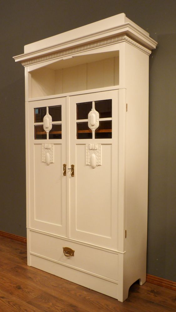 Jugendstil Bücherschrank, Eiche weiß lasiert um 1910 Jugendstil Bücherschrank, Eiche weiß lasiert um 1910