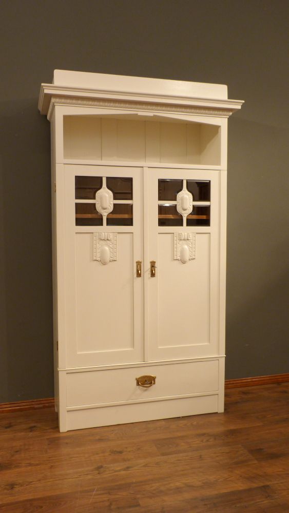 Jugendstil Bücherschrank, Eiche weiß lasiert um 1910 Jugendstil Bücherschrank, Eiche weiß lasiert um 1910