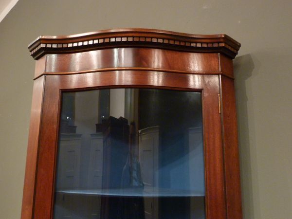 Mahagoni Eckschrank, Stilmöbel aus England Mahagoni Eckschrank, Stilmöbel aus England