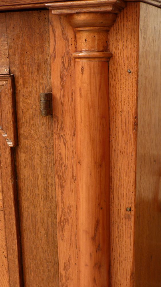Neorenaissance Halbschrank, Eiche 19. Jahrhundert Neorenaissance Halbschrank, Eiche 19. Jahrhundert