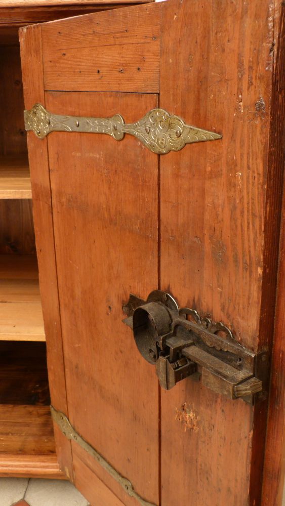 Neorenaissance Halbschrank, Eiche 19. Jahrhundert Neorenaissance Halbschrank, Eiche 19. Jahrhundert