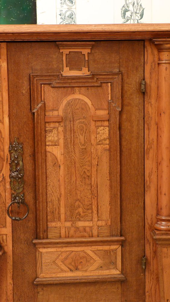 Neorenaissance Halbschrank, Eiche 19. Jahrhundert Neorenaissance Halbschrank, Eiche 19. Jahrhundert