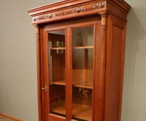 Prachtvoller Gründerzeit Bücherschrank, Nussbaum um 1880