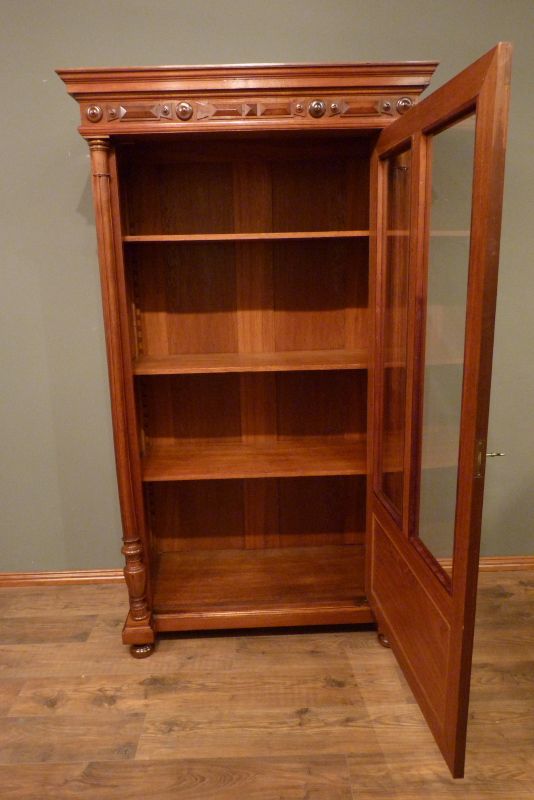 Antiker Bücherschrank aus der Gründerzeit, Nussbaum 1880 Antiker Bücherschrank aus der Gründerzeit, Nussbaum 1880