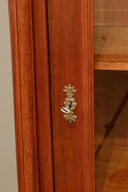 Antiker Bücherschrank aus der Gründerzeit, Nussbaum 1880 Antiker Bücherschrank aus der Gründerzeit, Nussbaum 1880