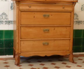 Schlichte Kommode mit vier Schubladen, Fichte um 1900 Schlichte Kommode mit vier Schubladen, Fichte um 1900