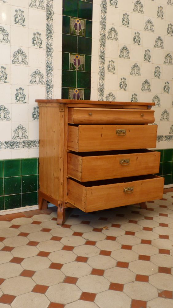 Schlichte vierschübige Kommode, Fichte um 1900 Schlichte vierschübige Kommode, Fichte um 1900