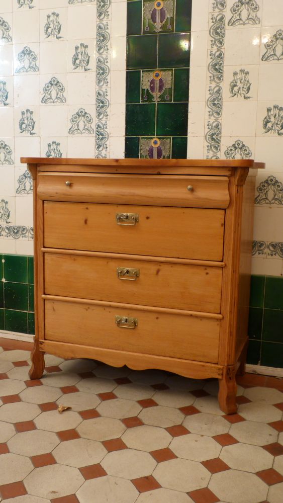 Schlichte vierschübige Kommode, Fichte um 1900 Schlichte vierschübige Kommode, Fichte um 1900