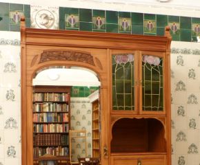 Seltener Jugendstil Kleiderschrank, Kirschholz um 1910