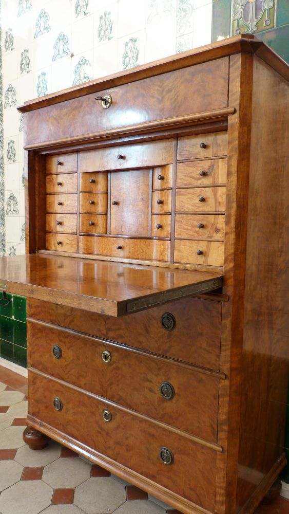 Spätbiedermeiersekretär, Birke um 1860 Spätbiedermeiersekretär, Birke um 1860