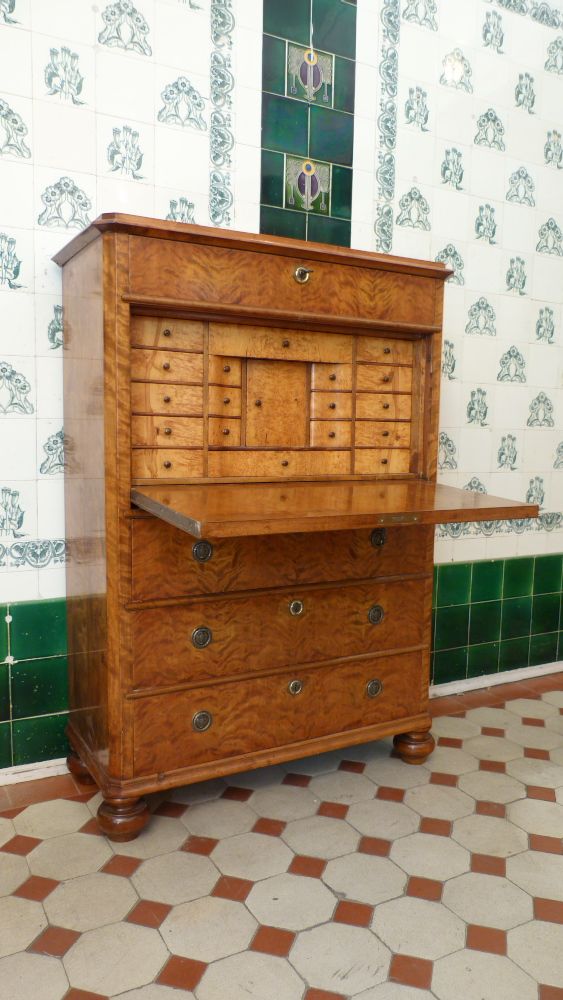 Spätbiedermeiersekretär, Birke um 1860 Spätbiedermeiersekretär, Birke um 1860