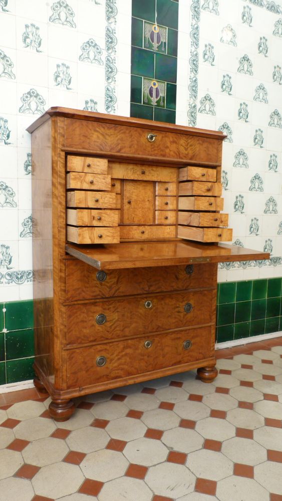 Spätbiedermeiersekretär, Birke um 1860 Spätbiedermeiersekretär, Birke um 1860