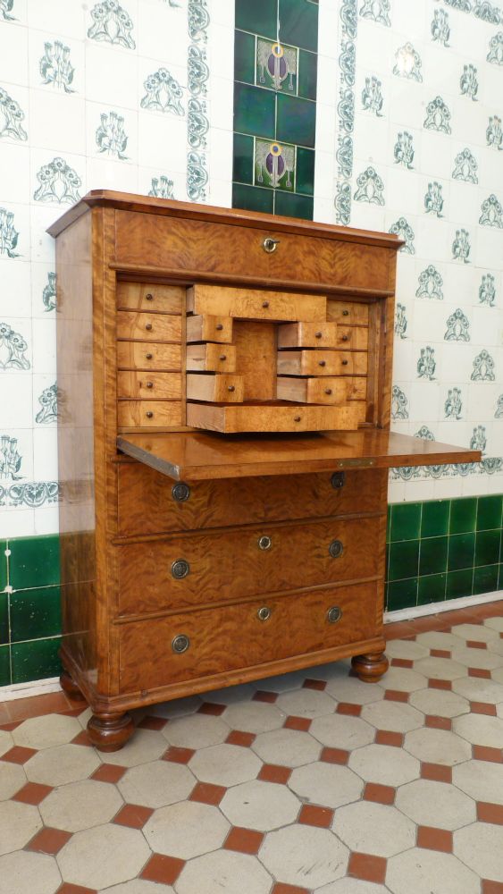 Spätbiedermeiersekretär, Birke um 1860 Spätbiedermeiersekretär, Birke um 1860