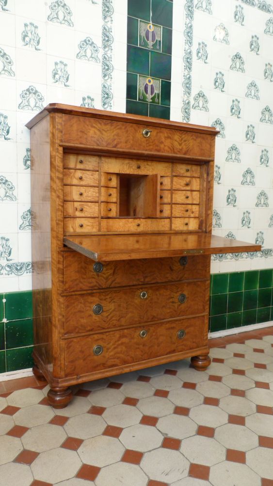 Spätbiedermeiersekretär, Birke um 1860 Spätbiedermeiersekretär, Birke um 1860