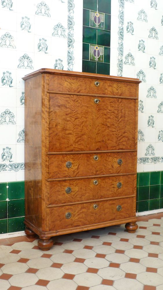 Spätbiedermeiersekretär, Birke um 1860 Spätbiedermeiersekretär, Birke um 1860