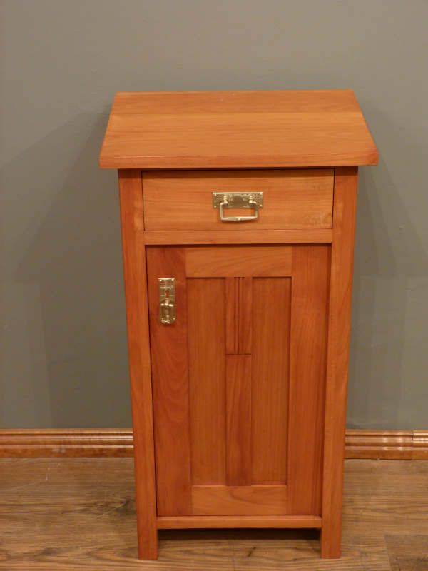 antike-nachtschränke-antike-Möbel-Berlin kommode569 - Zwei Kirschholz