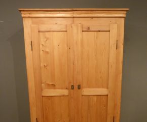 Zweitüriger Jugendstil Kleiderschrank, Fichte um 1910