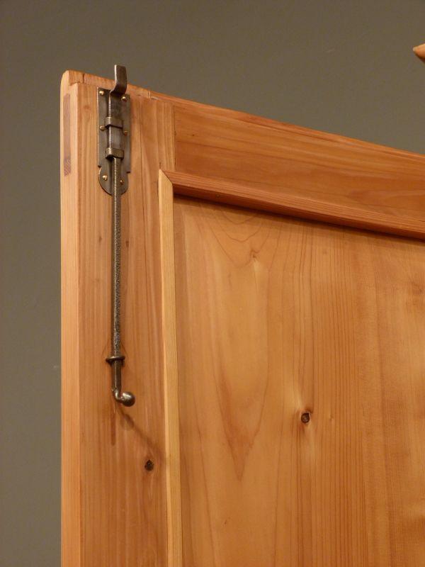 Antike Schränke, Jugendstil Kleiderschrank, Fichte um 1920 Antike Schränke, Jugendstil Kleiderschrank, Fichte um 1920