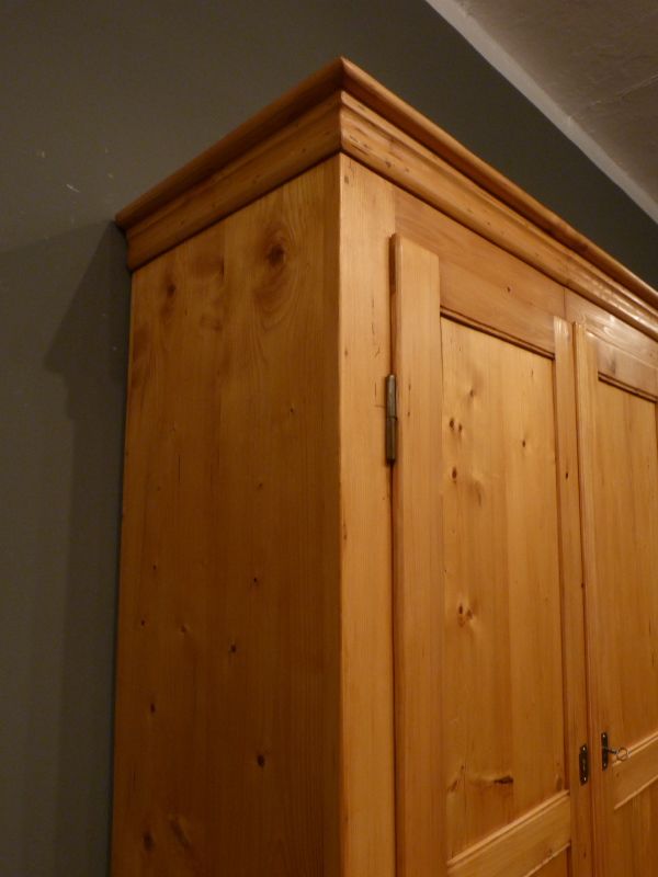 Antike Schränke, Jugendstil Kleiderschrank, Fichte um 1920 Antike Schränke, Jugendstil Kleiderschrank, Fichte um 1920