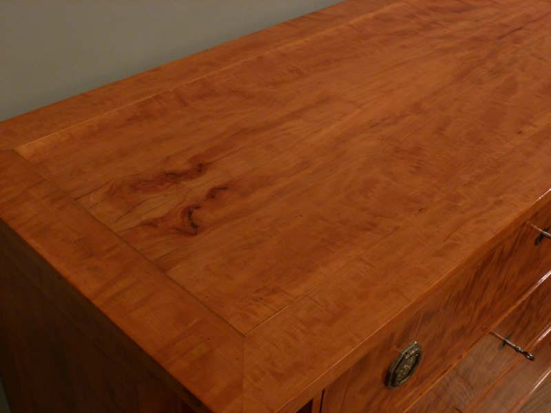 Antike Möbel, antike Biedermeier Kommode aus Birkenholz, um 1840