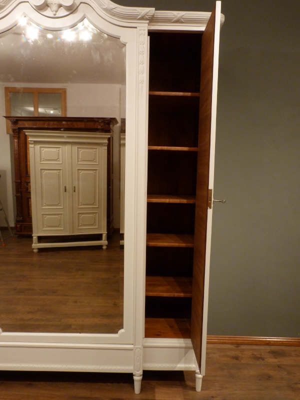 Antike Möbel, antiker französischer Jugendstil Kleiderschrank