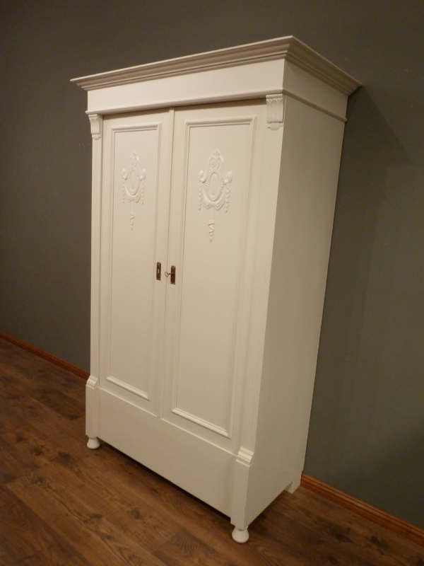 Antike Möbel, antiker Jugendstil Kleiderschrank mit Blumenmotiv