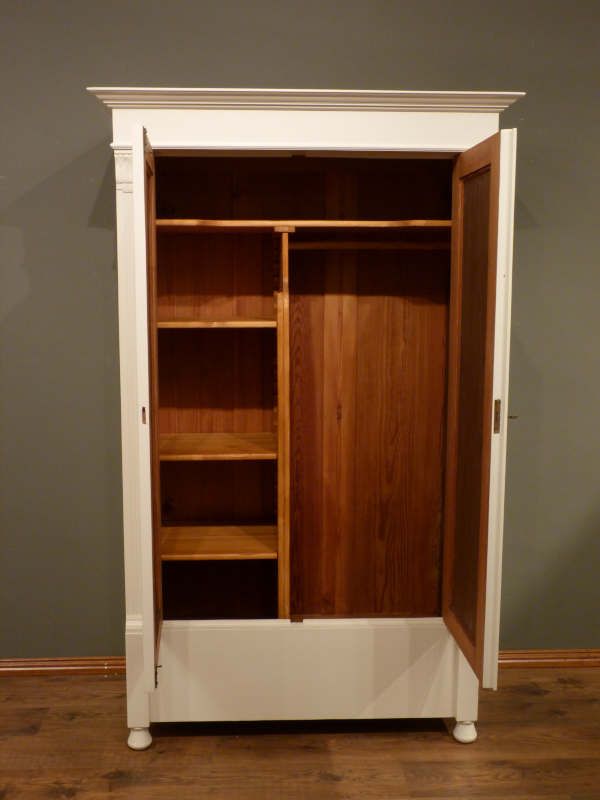 Antike Möbel, antiker Jugendstil Kleiderschrank mit Blumenmotiv