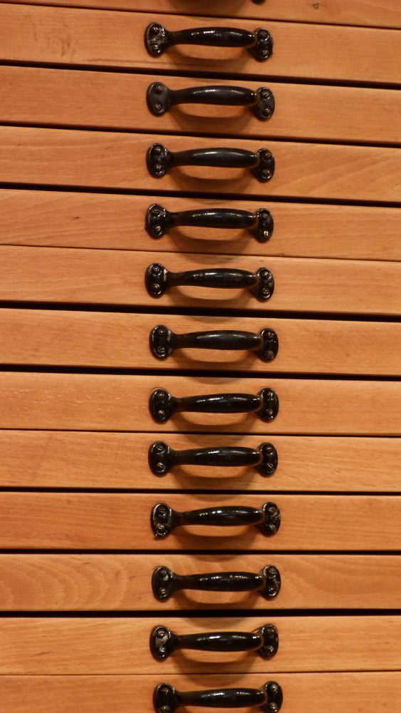 Seltener Archivschrank der Firma Klingspor, Buche um 1920